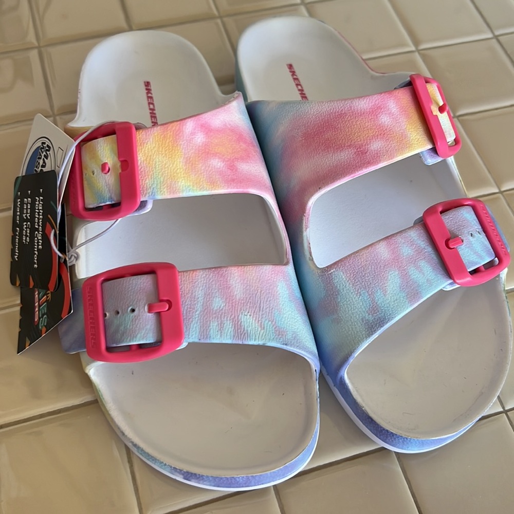 Skechers cali foamies sandals, kid size 4 (also good for adult size 5 1/2 to 6)